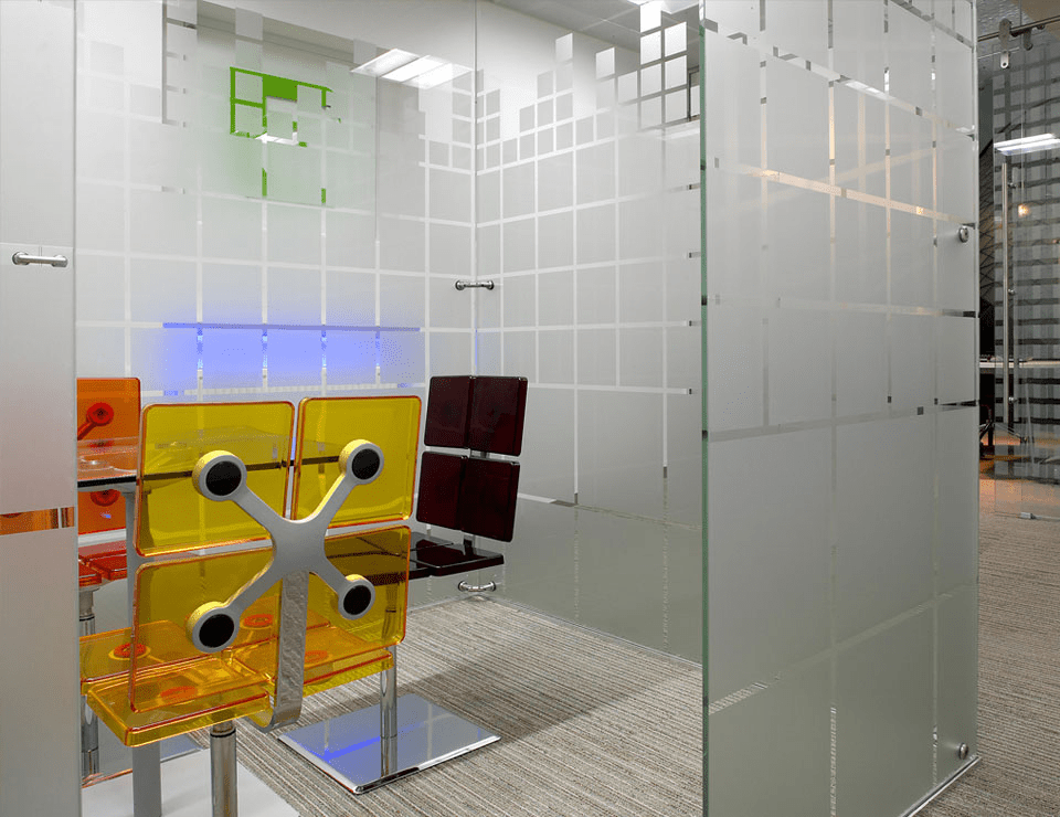 Customize the glass on your innovative conference room