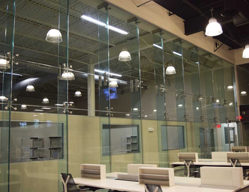 Point Support Single Glazed High Glass Wall Slider 1