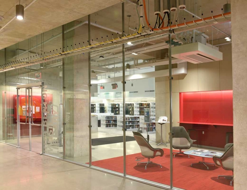 Mullion High Glass Wall Slider 1