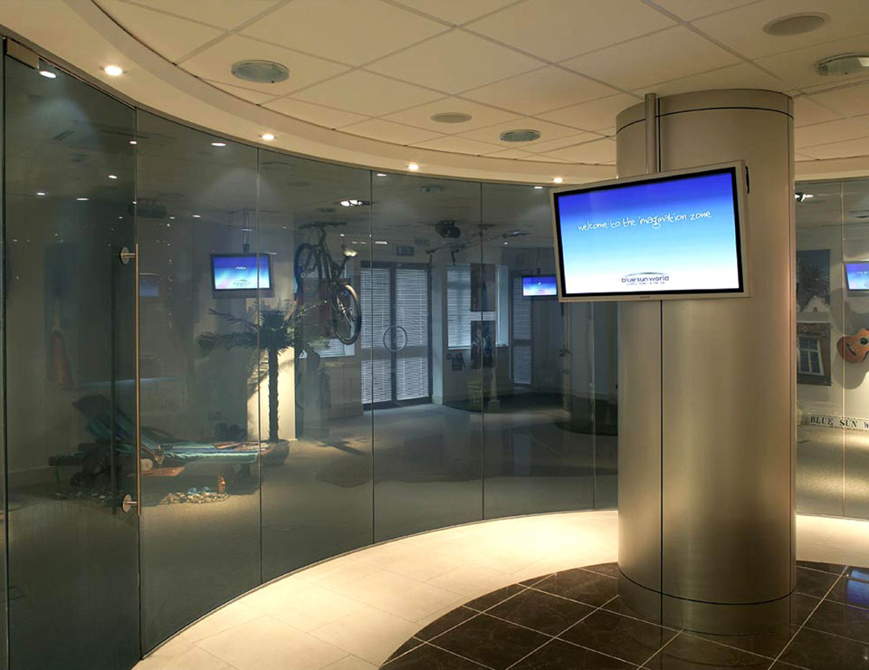 Smart clearance glass screen