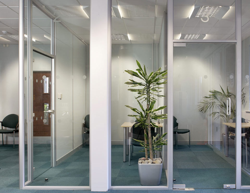 Floor to ceiling glass doors ensures that no light is lost