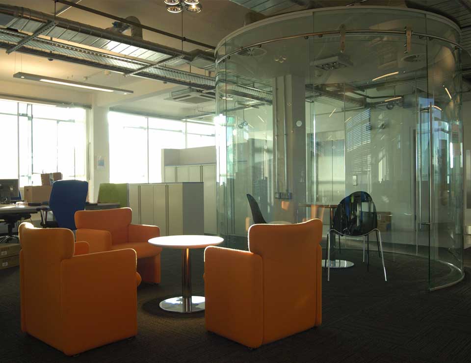 Demountable Glass Partition Walls: 5 Benefits and Features