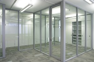 Transverso Modular Monoblock Glass Wall Gallery 1