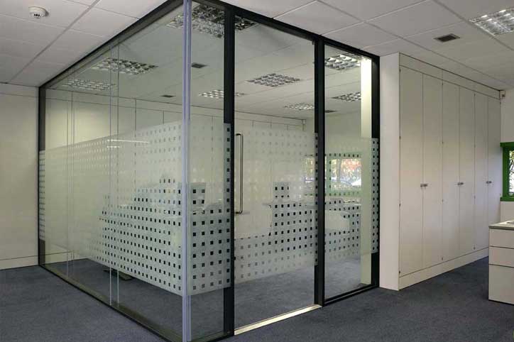 Sliding pocket doors: compatible glass with wall partition systems
