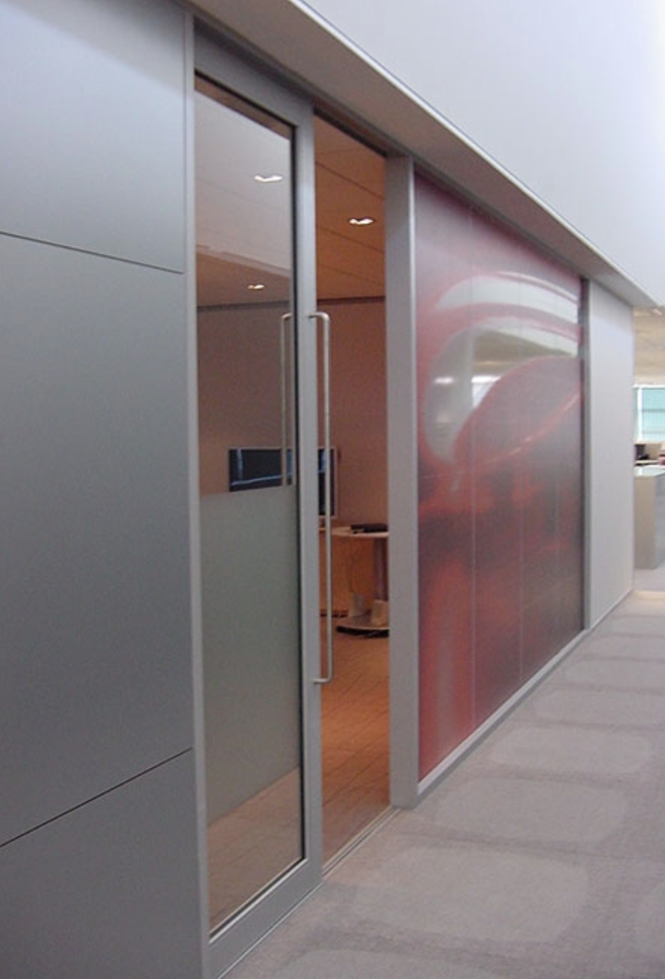 Office Cubicles with Sliding Doors — A Growing Trend | Avanti Systems