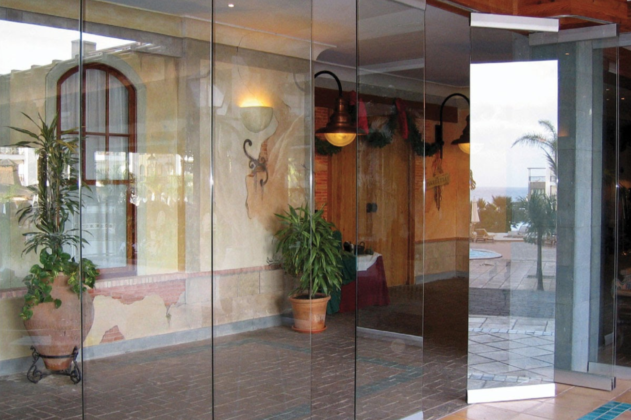 Indoor/Outdoor Accordion Door Alternatives - Folding Glass Walls