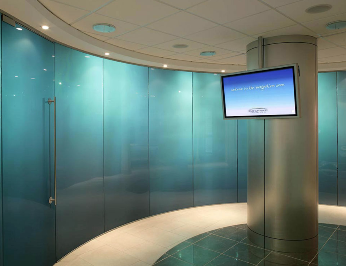 Full Height Glazed Partition System Provide Privacy With LCD Smart Glass