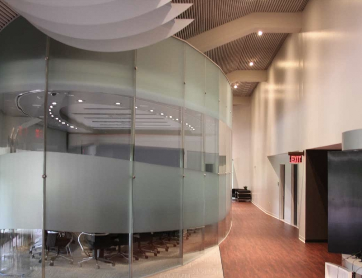 6 Reasons to Include Tempered Glass Walls in Office Design